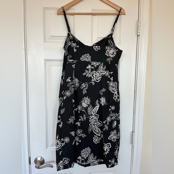 New York & Company Black Floral Midi Dress – Size 10 - Picture 3 of 4